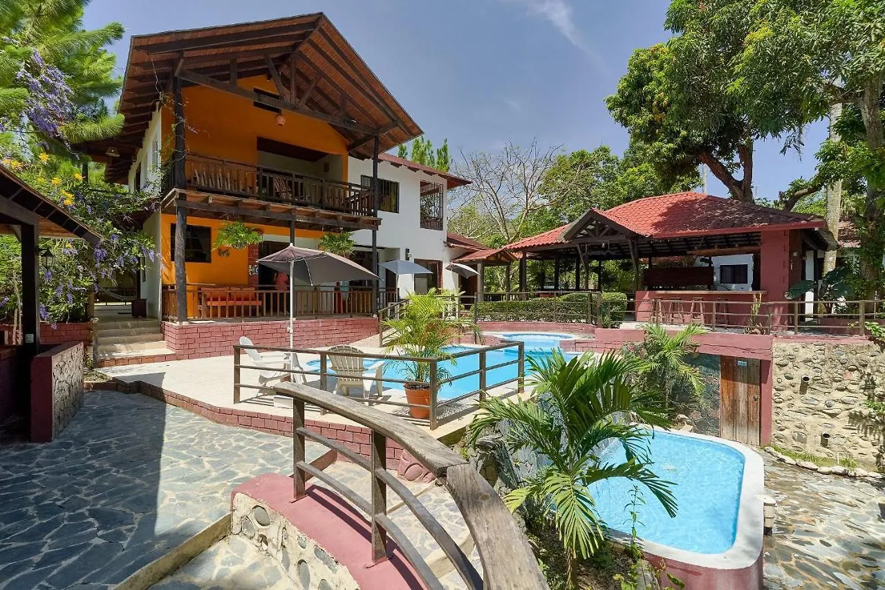 Villa Bayacanes en la carretera La Vega Jarabacoa