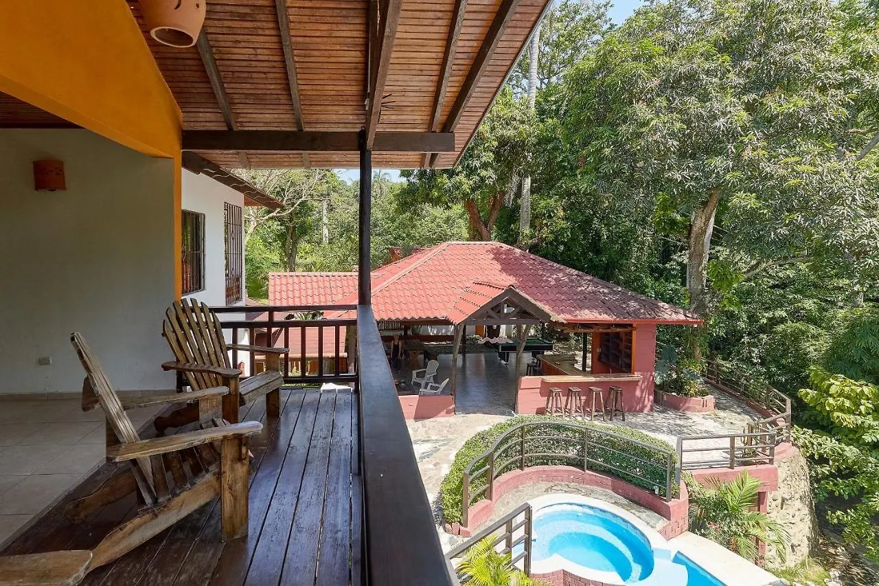 Villa Bayacanes en la carretera La Vega Jarabacoa