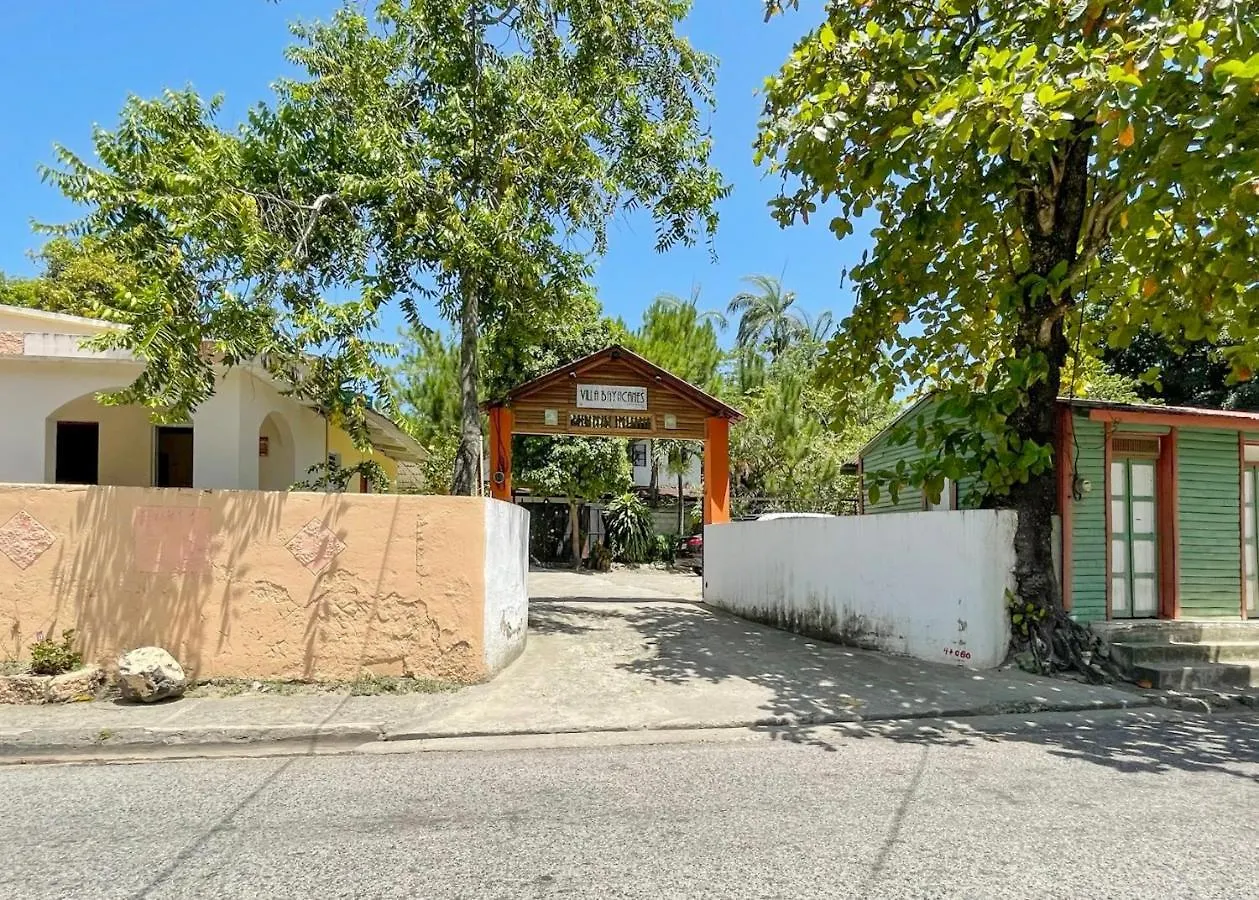 Villa Bayacanes en la carretera La Vega Jarabacoa 0*,  República Dominicana
