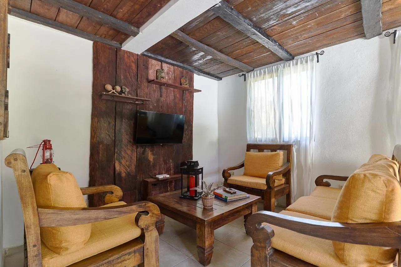Villa Bayacanes en la carretera La Vega Jarabacoa