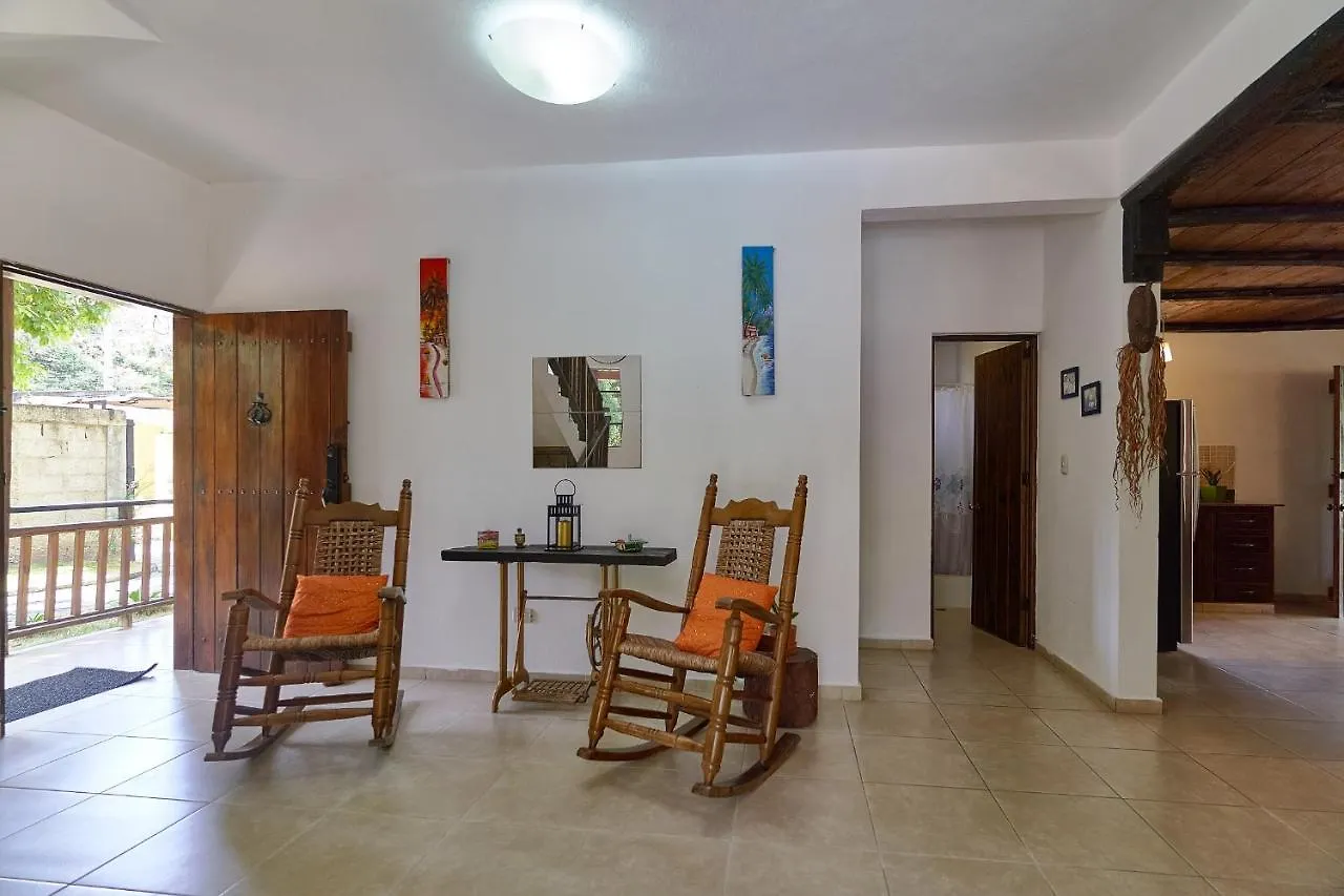 Villa Bayacanes en la carretera La Vega Jarabacoa